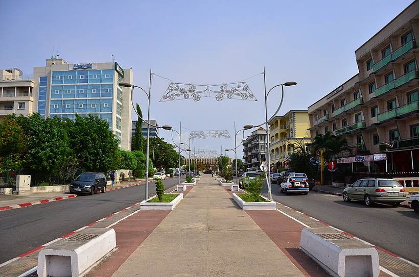 Bata, 2015-02 -i---i- (16325440088)