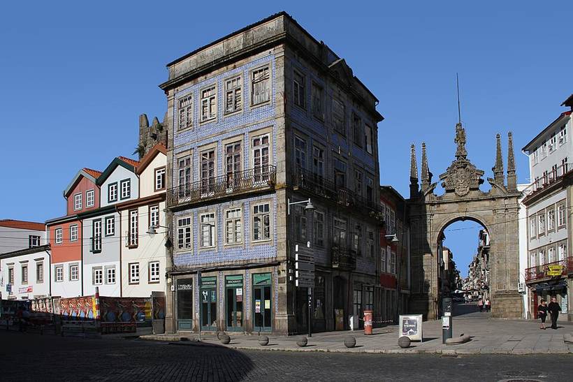Braga-Arca da Porta Nova-02-2011-gje