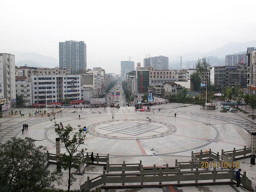 万源-向前广场 - panoramio