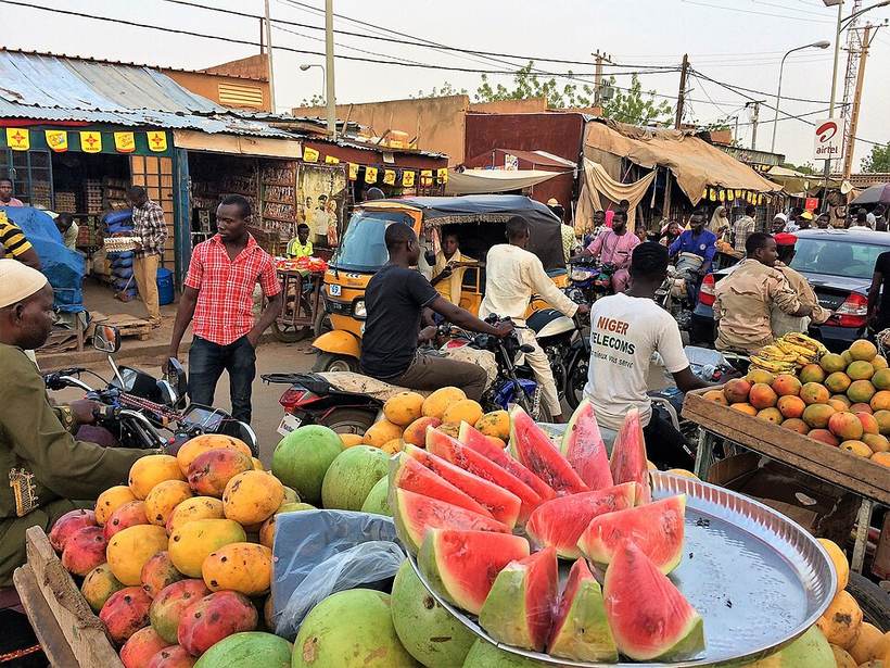 Niger, Dosso (5), busy street