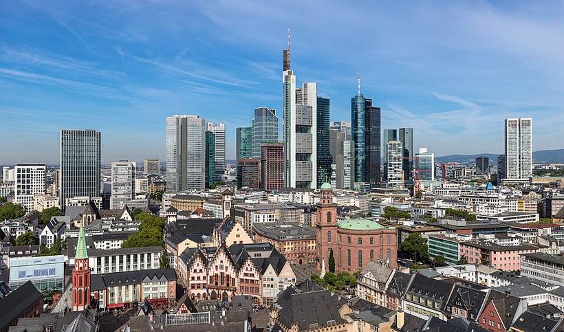 Frankfurter Altstadt mit Skyline 2019 (100MP)