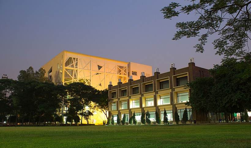 New Academic Block & Library, IMT Ghaziabad (cropped)