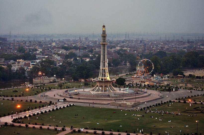 Eye Of Lahore (Minar e Pakistan) evening