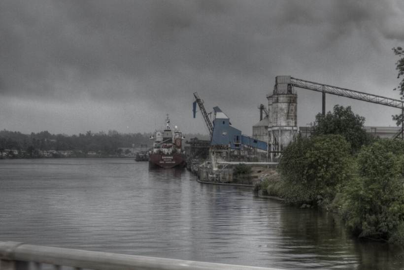 Linden Bauxite Company - panoramio - Marco Farouk Basir