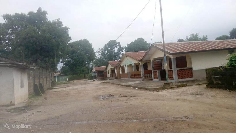 Minor road, Lunsar, Sierra Leone - Mapillary (C9ONRfQ20-voBuoChfO7Ow)
