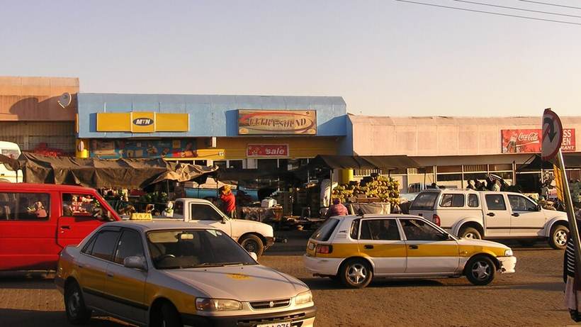 Maputsoe market, 2011