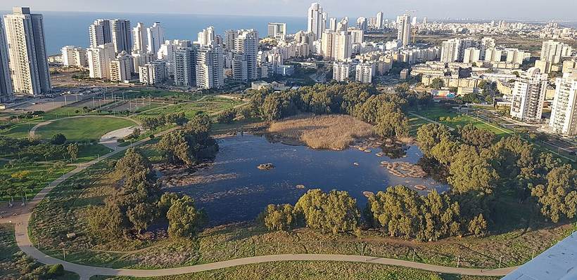 20201130 153836 מבט מלמעלה על שלולית החורף בנתניה