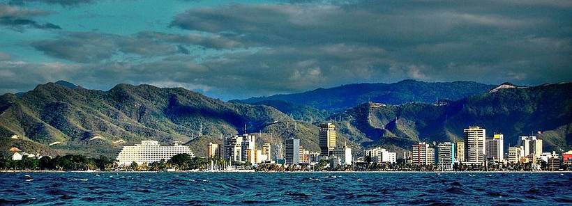 PuertoLaCruzSkyline2