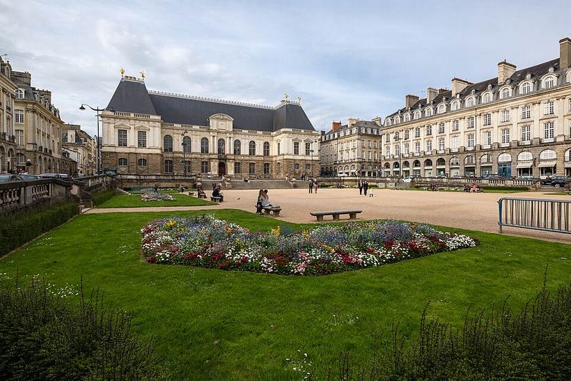 Vue sud-ouest de la place du parlement de Bretagne, Rennes, France