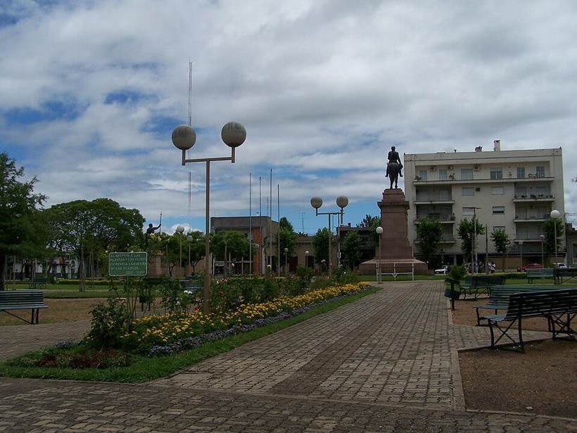 Plaza Artigas, Salto