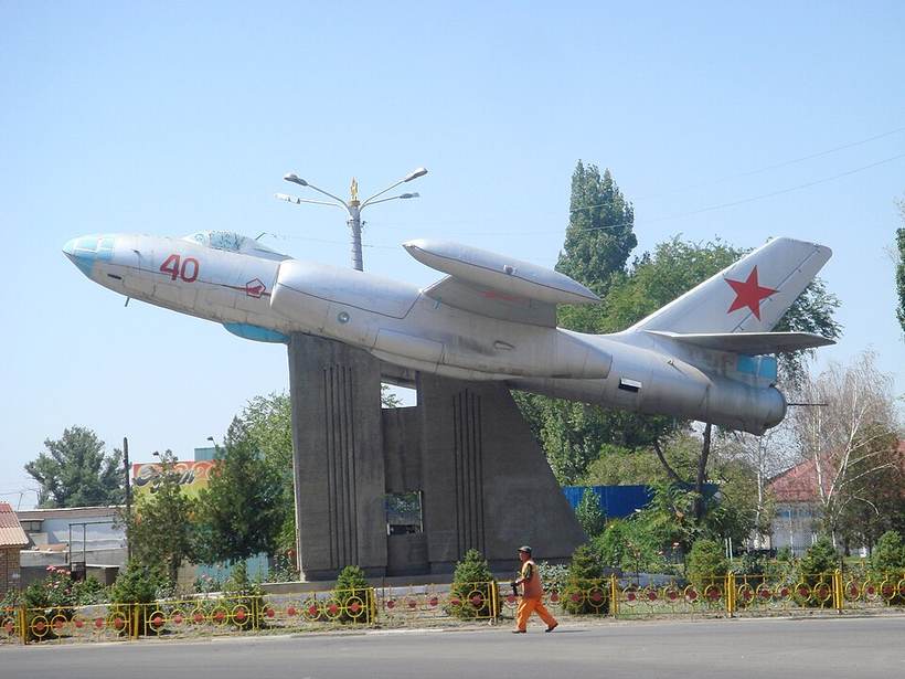 Soviet Il-28 bomber monument in Tokmok 20080830