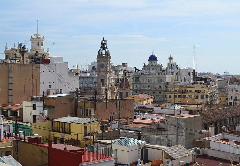 Vista cap a l'ajuntament des de l'edifici Roca, València