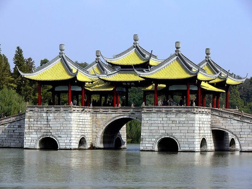 The Five Pavilion bridge