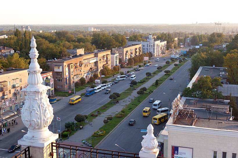 Над проспектом Металургів