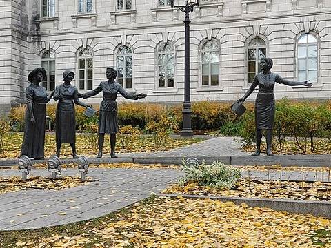Monument in Hommage to Women in Politics