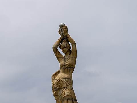 Zhuhai Fishing Girl
