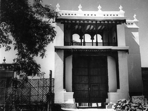 Naukhanda palace