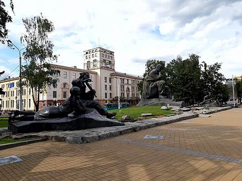 Yakub Kolas Square