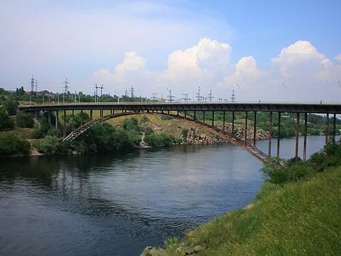 Arcual bridge in Zaporizhzhia