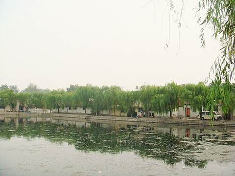 Hundred Flower Pond