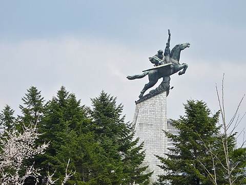 Chollima Statue